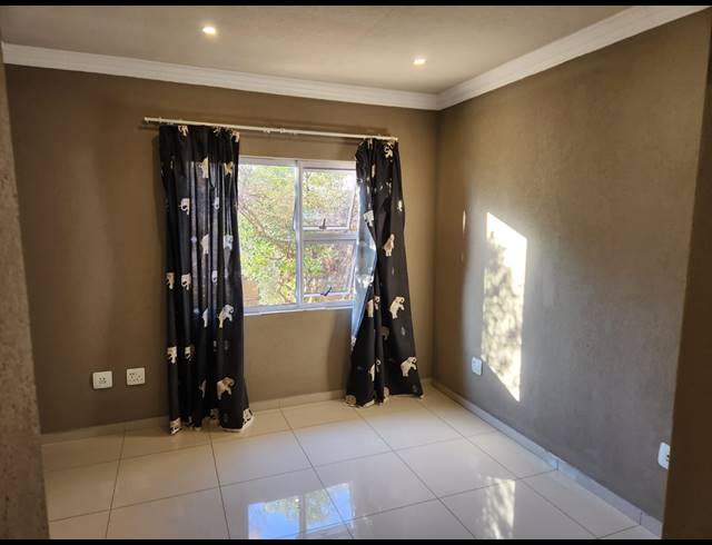 2 BEDROOM FLAT TO LET IN WENDYWOOD